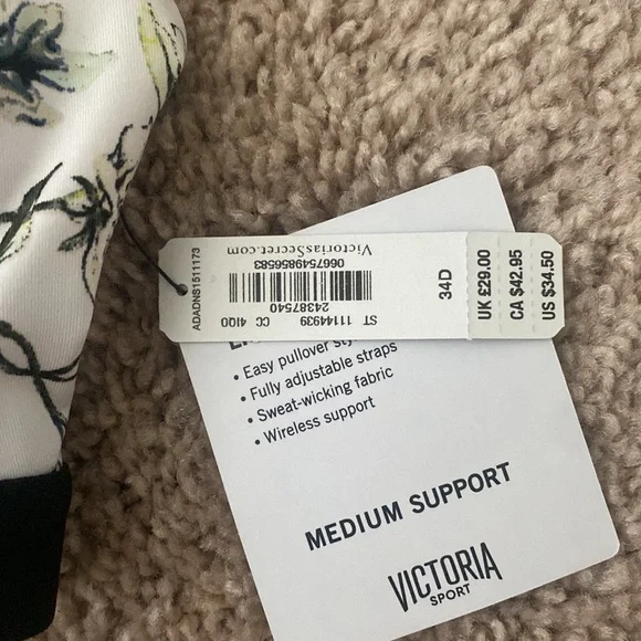 Cute strappy sport bra - Picture 2 of 3